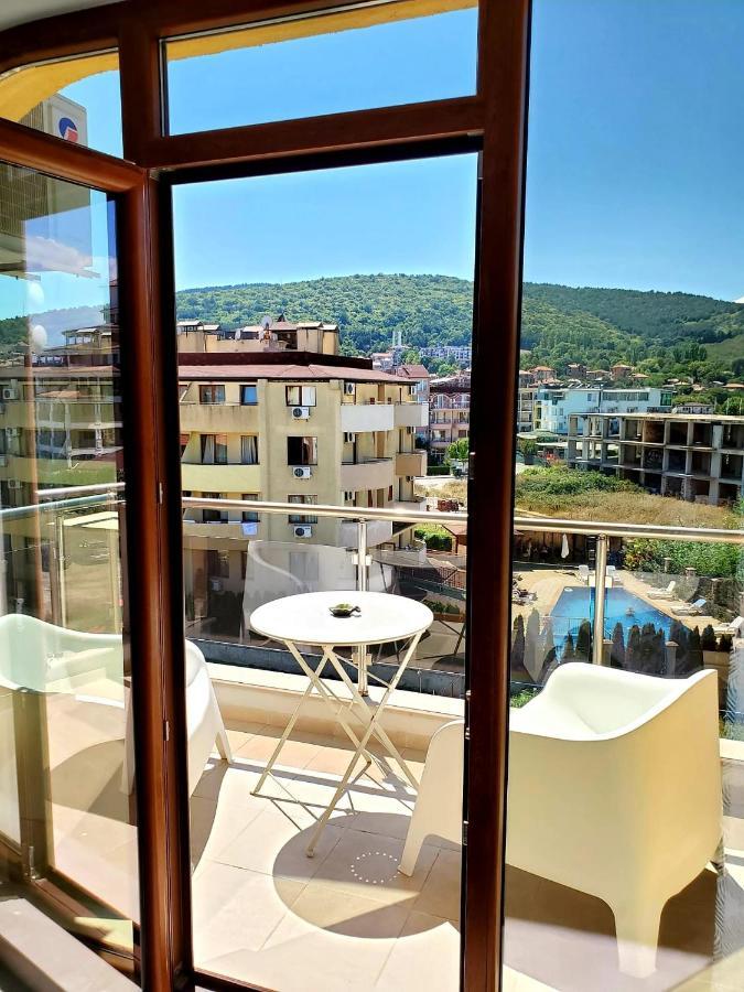Obzor Tatyana Apartaments Bonjour Εξωτερικό φωτογραφία